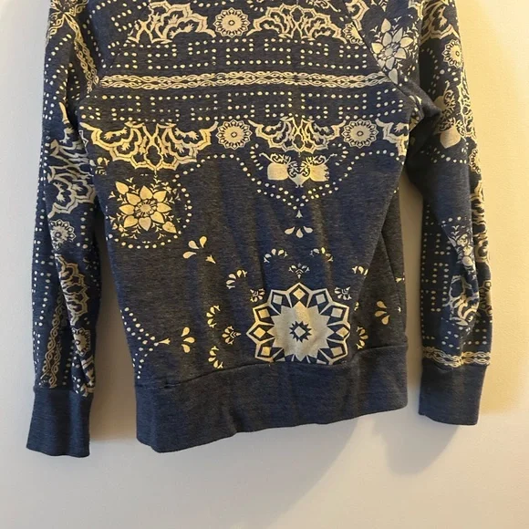 Alternative Blue and Cream Patterned Sweatshirt - Picture 5 of 5